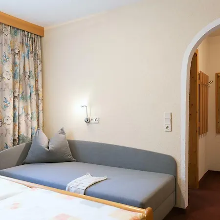 Pirmin Apartment *